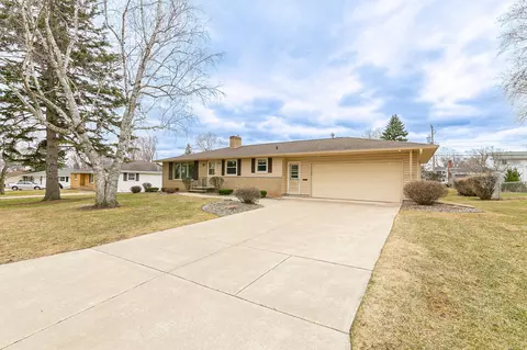 336 E Briar Ln, Green Bay, WI 54301