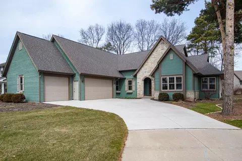 2010 Pinewood Ct, Menasha, WI 54952