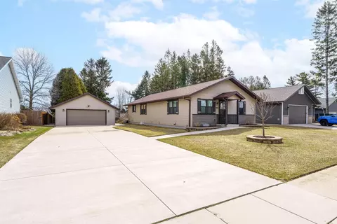 1831 E Spruce Dr, Manitowoc, WI 54220