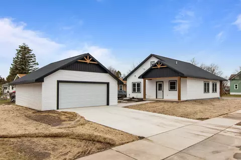 1303 Graham Ave, Oshkosh, WI 54902