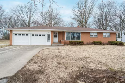 4744 Maple Dr, Green Bay, WI 54313