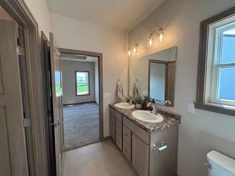 Bath - 1200 S Jade Dr, Appleton, WI 54915 photo 3 of 3