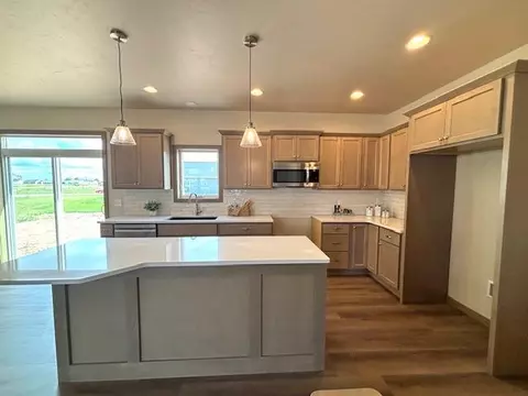 Kitchen - 1200 S Jade Dr, Appleton, WI 54915 photo 2 of 3