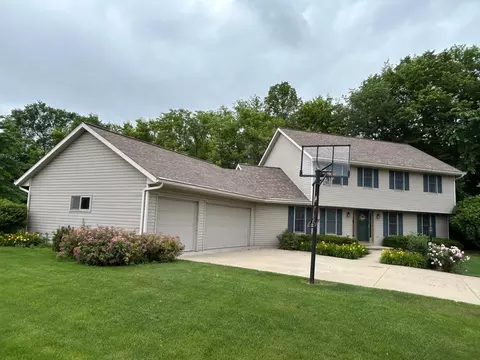 Exterior - w2525 Clover Downs Court, Appleton, WI 54915 photo 1 of 20