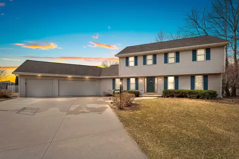 Exterior - w2525 Clover Downs Court, Appleton, WI 54915 photo 7 of 20