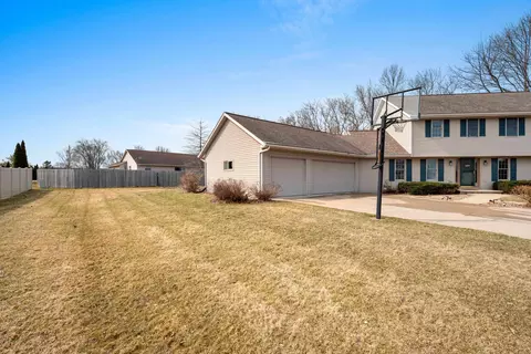 Exterior - w2525 Clover Downs Court, Appleton, WI 54915 photo 10 of 20