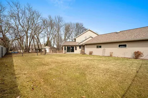 Exterior - w2525 Clover Downs Court, Appleton, WI 54915 photo 17 of 20
