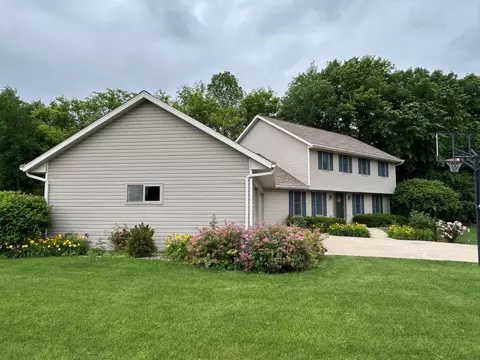 Exterior - w2525 Clover Downs Court, Appleton, WI 54915 photo 3 of 20