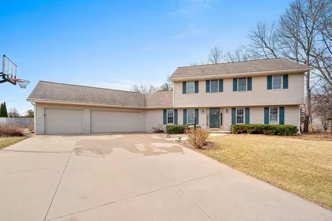Exterior - w2525 Clover Downs Court, Appleton, WI 54915 photo 8 of 20