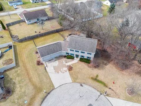 View/Area - w2525 Clover Downs Court, Appleton, WI 54915 photo 2 of 11