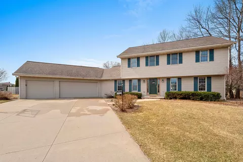 Exterior - w2525 Clover Downs Court, Appleton, WI 54915 photo 4 of 20