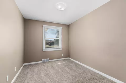Bedroom - 1212 E Byrd St, Appleton, WI 54911 photo 5 of 8
