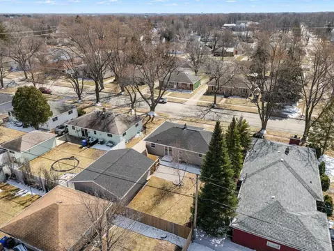 View/Area - 1212 E Byrd St, Appleton, WI 54911 photo 1 of 9