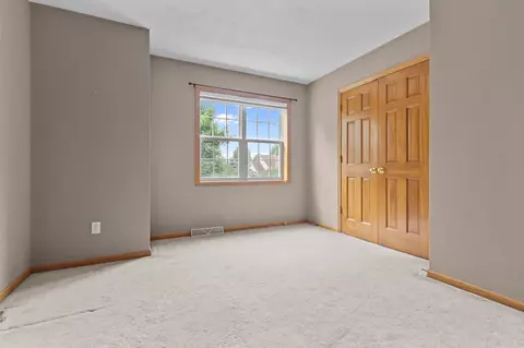 Bedroom - w6050 Strawflower Drive, Appleton, WI 54915 photo 5 of 8