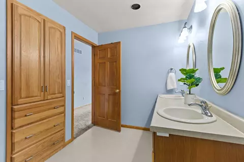 Bath - w6050 Strawflower Drive, Appleton, WI 54915 photo 2 of 5