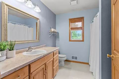 Bath - w6050 Strawflower Drive, Appleton, WI 54915 photo 4 of 5