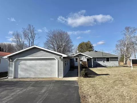 w4656 Swan Acre Drive, Cecil, WI 54111