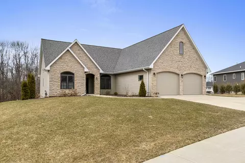1329 Coral Reef Ln, Green Bay, WI 54313