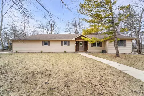 2520 Burnwood Dr, Oshkosh, WI 54902