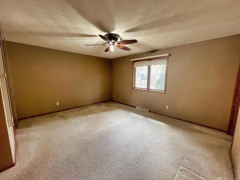 Bedroom - 2413 W Roselawn Dr, Appleton, WI 54914 photo 8 of 9