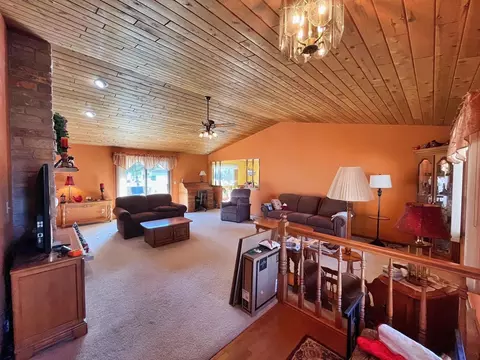 Living - 2413 W Roselawn Dr, Appleton, WI 54914 photo 2 of 6
