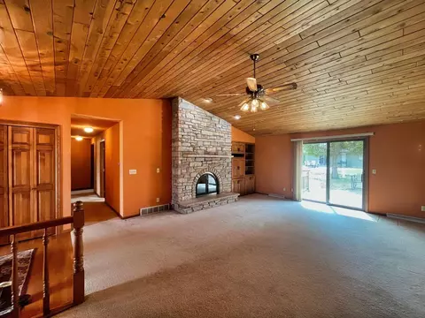 Living - 2413 W Roselawn Dr, Appleton, WI 54914 photo 5 of 6