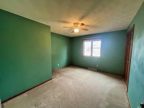 Bedroom - 2413 W Roselawn Dr, Appleton, WI 54914 photo 3 of 9