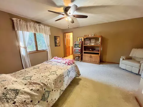 Bedroom - 2413 W Roselawn Dr, Appleton, WI 54914 photo 6 of 9