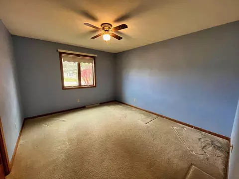 Bedroom - 2413 W Roselawn Dr, Appleton, WI 54914 photo 4 of 9