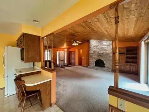 Living - 2413 W Roselawn Dr, Appleton, WI 54914 photo 6 of 6