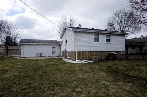 Exterior - 418 S Midpark Dr, Appleton, WI 54915 photo 4 of 5