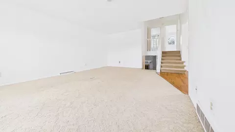 Living - 418 S Midpark Dr, Appleton, WI 54915 photo 1 of 7