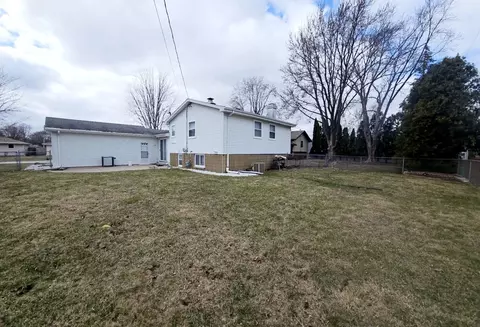 Exterior - 418 S Midpark Dr, Appleton, WI 54915 photo 5 of 5
