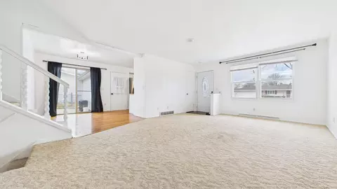 Living - 418 S Midpark Dr, Appleton, WI 54915 photo 3 of 7