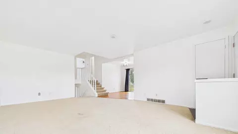 Living - 418 S Midpark Dr, Appleton, WI 54915 photo 2 of 7