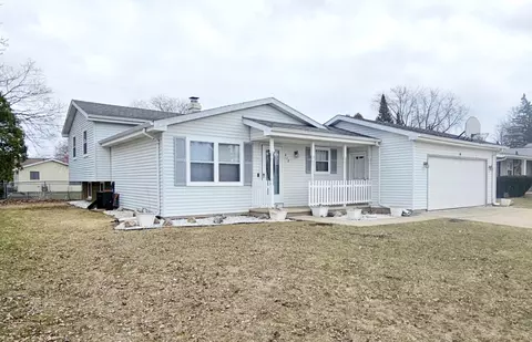 Exterior - 418 S Midpark Dr, Appleton, WI 54915 photo 1 of 5