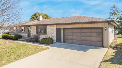 1316 Mulberry Ln, Neenah, WI 54956