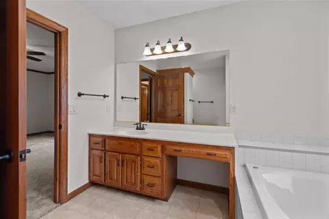 Bath - w6181 Long Court, Appleton, WI 54914 photo 1 of 5