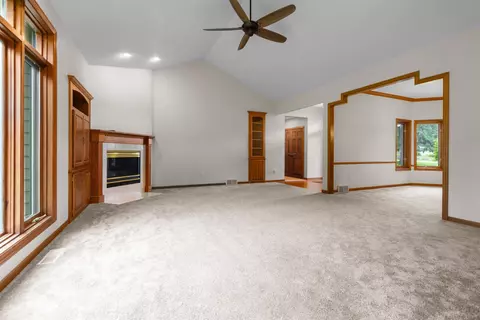 Living - w6181 Long Court, Appleton, WI 54914 photo 7 of 9