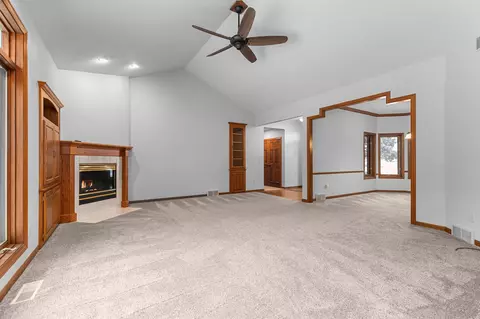 Living - w6181 Long Court, Appleton, WI 54914 photo 4 of 9