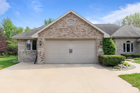 w6181 Long Court, Appleton, WI 54914