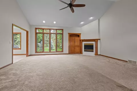 Living - w6181 Long Court, Appleton, WI 54914 photo 3 of 9
