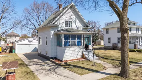 241 E Follett St, Fond Du Lac, WI 54935