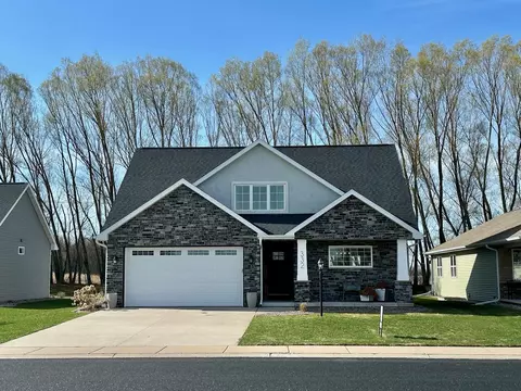 332 Royal St Pats Dr, Wrightstown, WI 54180