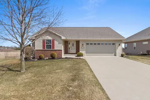2038 Wisteria Cir #15, Green Bay, WI 54313