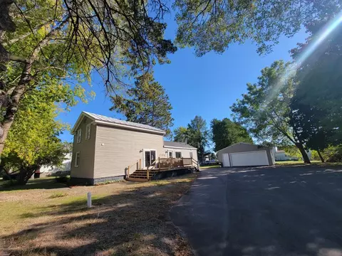 120 Hart St, Oconto, WI 54153