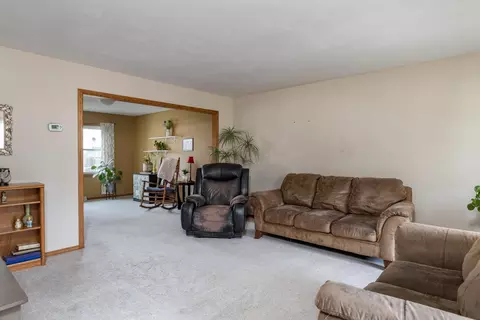Living - 1 Diane Ln, Appleton, WI 54915 photo 1 of 5