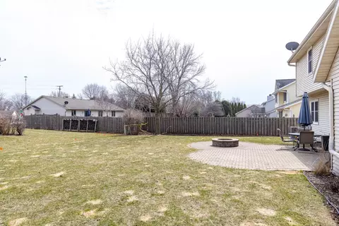 Exterior - 1 Diane Ln, Appleton, WI 54915 photo 3 of 7