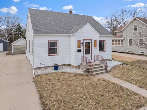1103 W New York Ave, Oshkosh, WI 54901