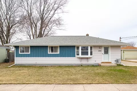 1040 London St, Menasha, WI 54952